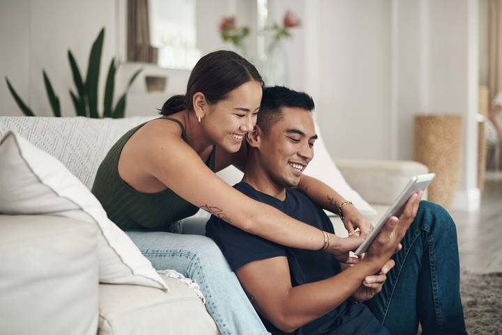 couple-buying-house-insurance